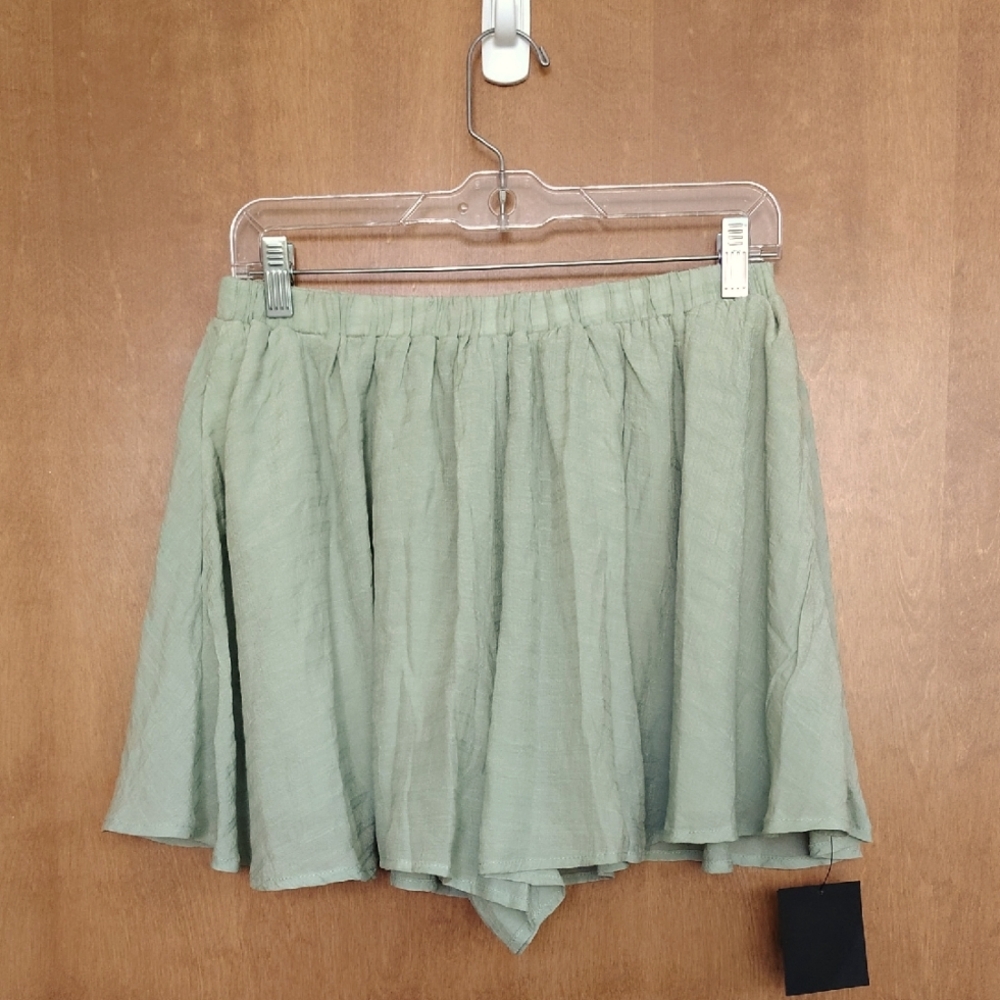 Lulu's Sage Green Flowy Shorts